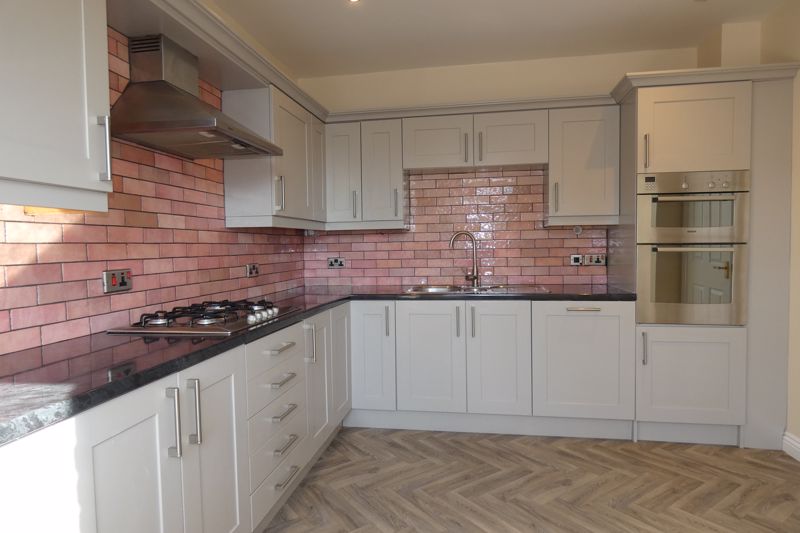 Kitchen/Breakfast- click for photo gallery